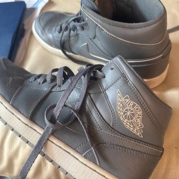 Air Jorden men shoes pure leather size 9 - Picture 2 of 12